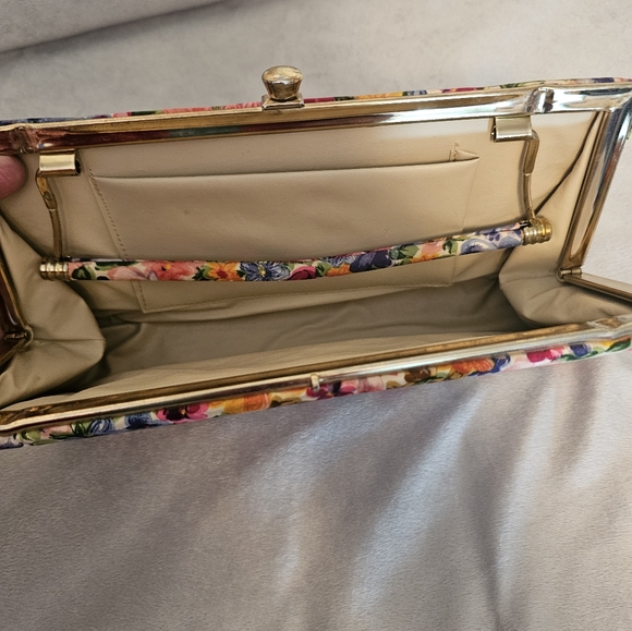 Incredible Vintage Floral Clutch👛 - Picture 4 of 8